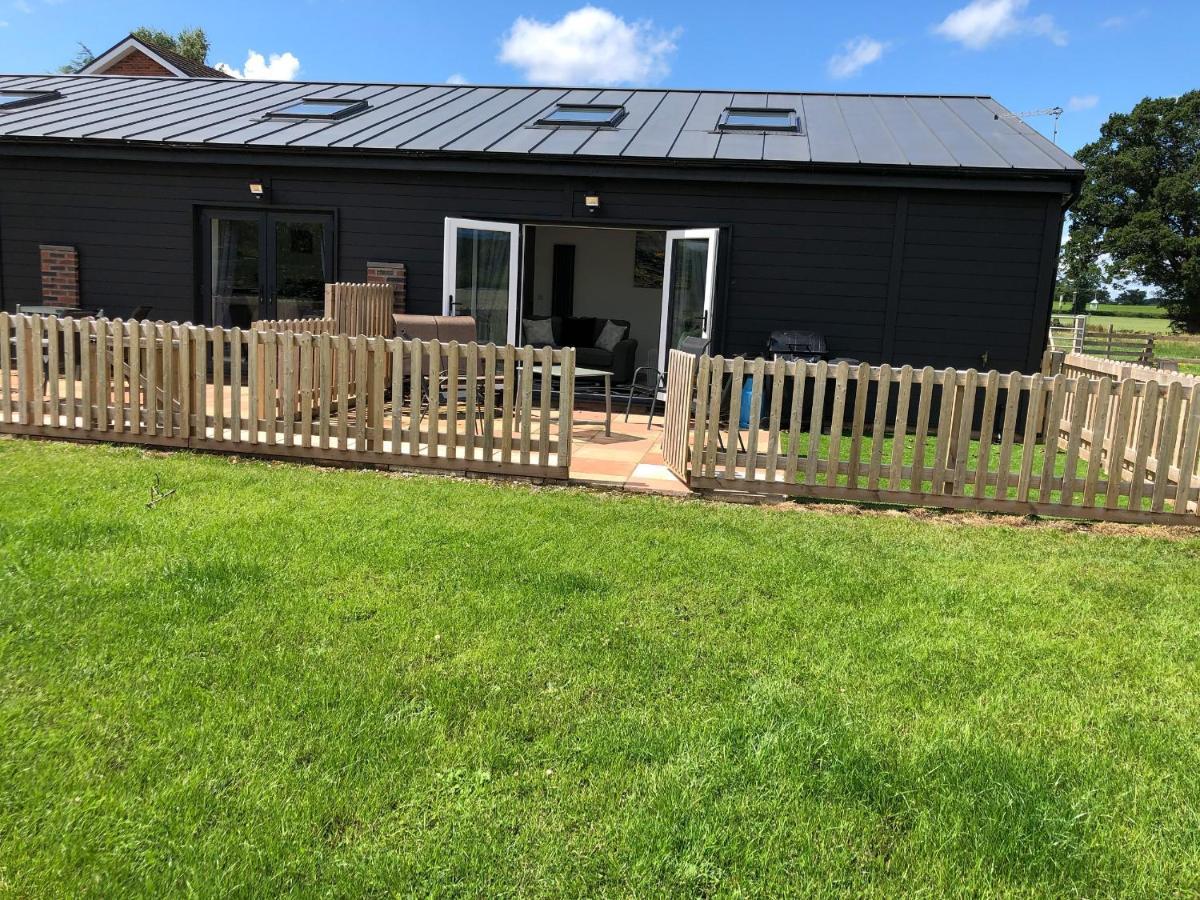 1 Barn Cottages Уитчърч Екстериор снимка